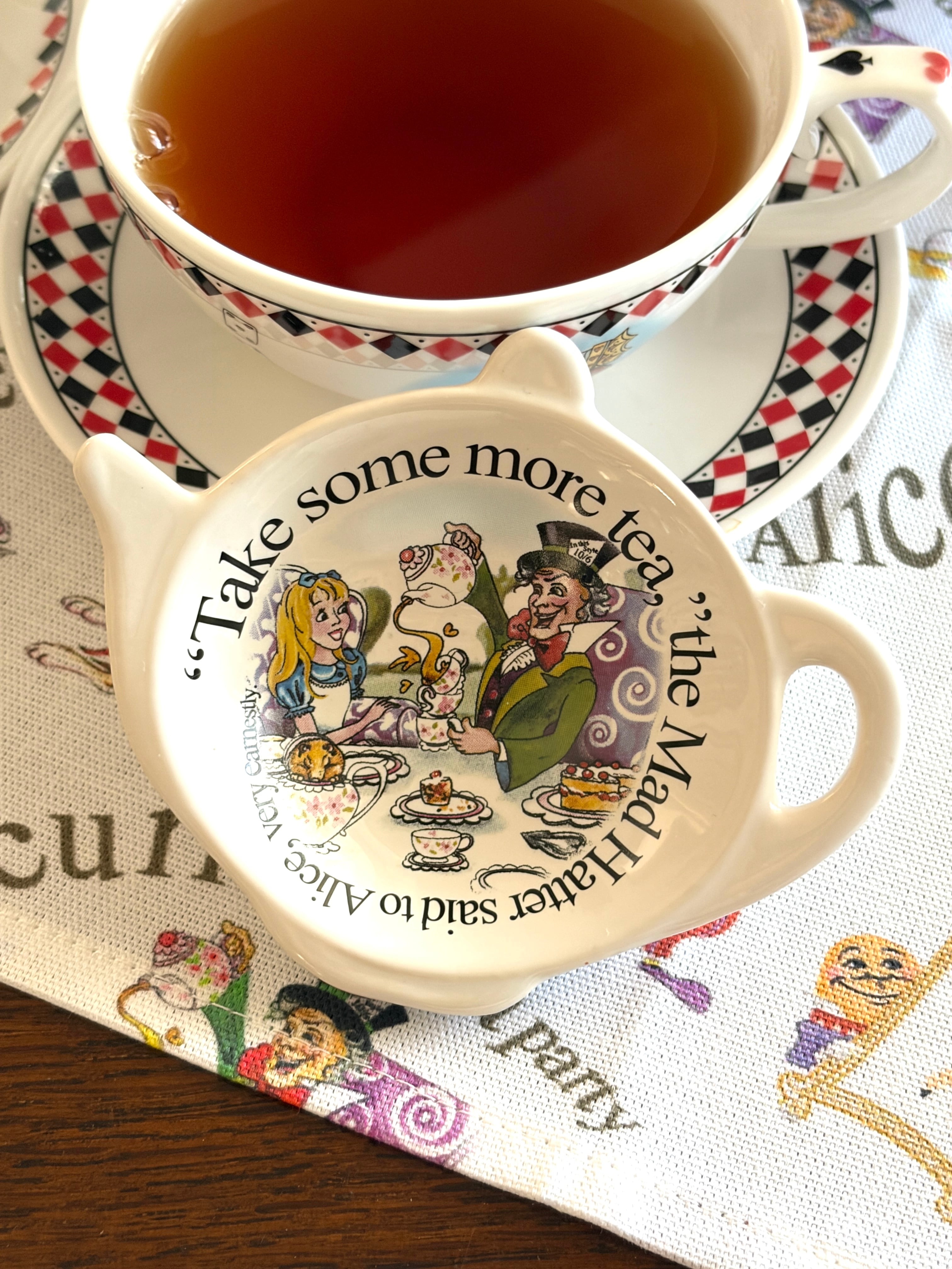 ◆ALICE IN WONDERLAND◆ティートレイ◆カーデュー・デザイン◆Cardew Designs◆英国製◆