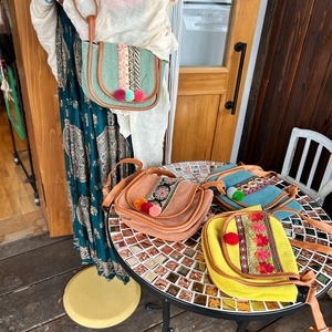 ポンポンミニショルダー