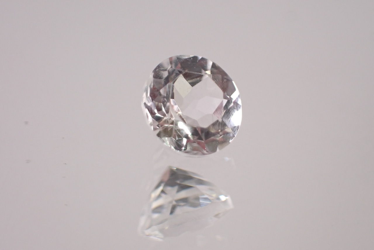 ホワイトトパーズ(簡易ソーティング付)　0.878ct　[D9-135]