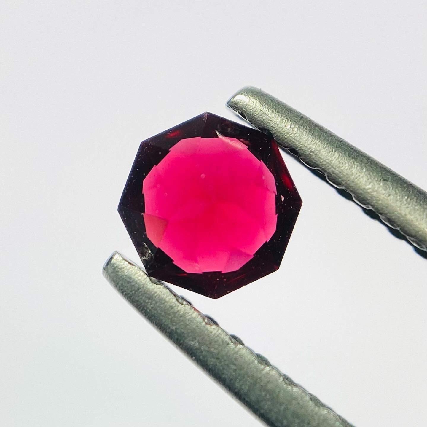 情熱の真っ赤な薔薇スピネル