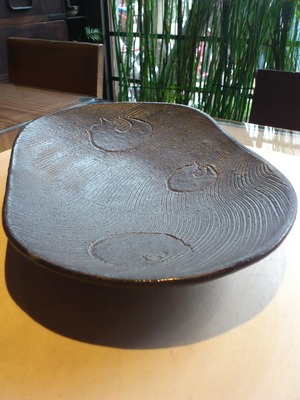 黒釉楕円皿