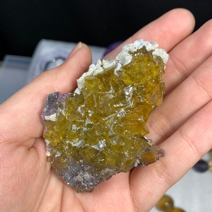 1.イエローフローライト原石クラスター