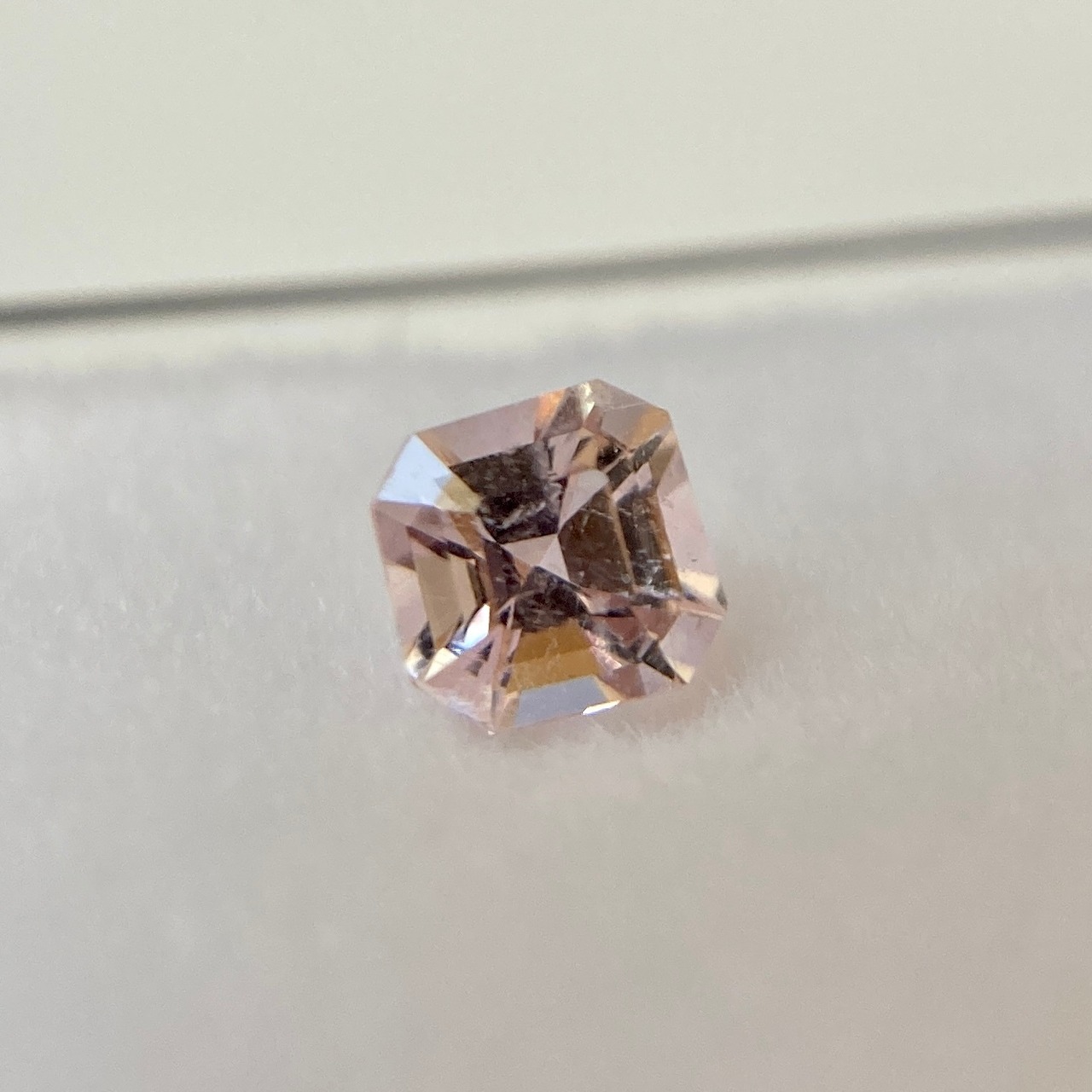 [抽選販売]トルマリンの角砂糖  約3.7mm*3.7mm H2.7mm r-0410