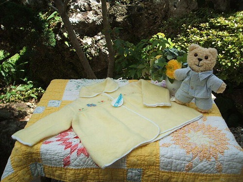 english vintage yellow baby  fleece gown イギリス　ヴィンテージ　ベビーフリースジャケット　ガウン