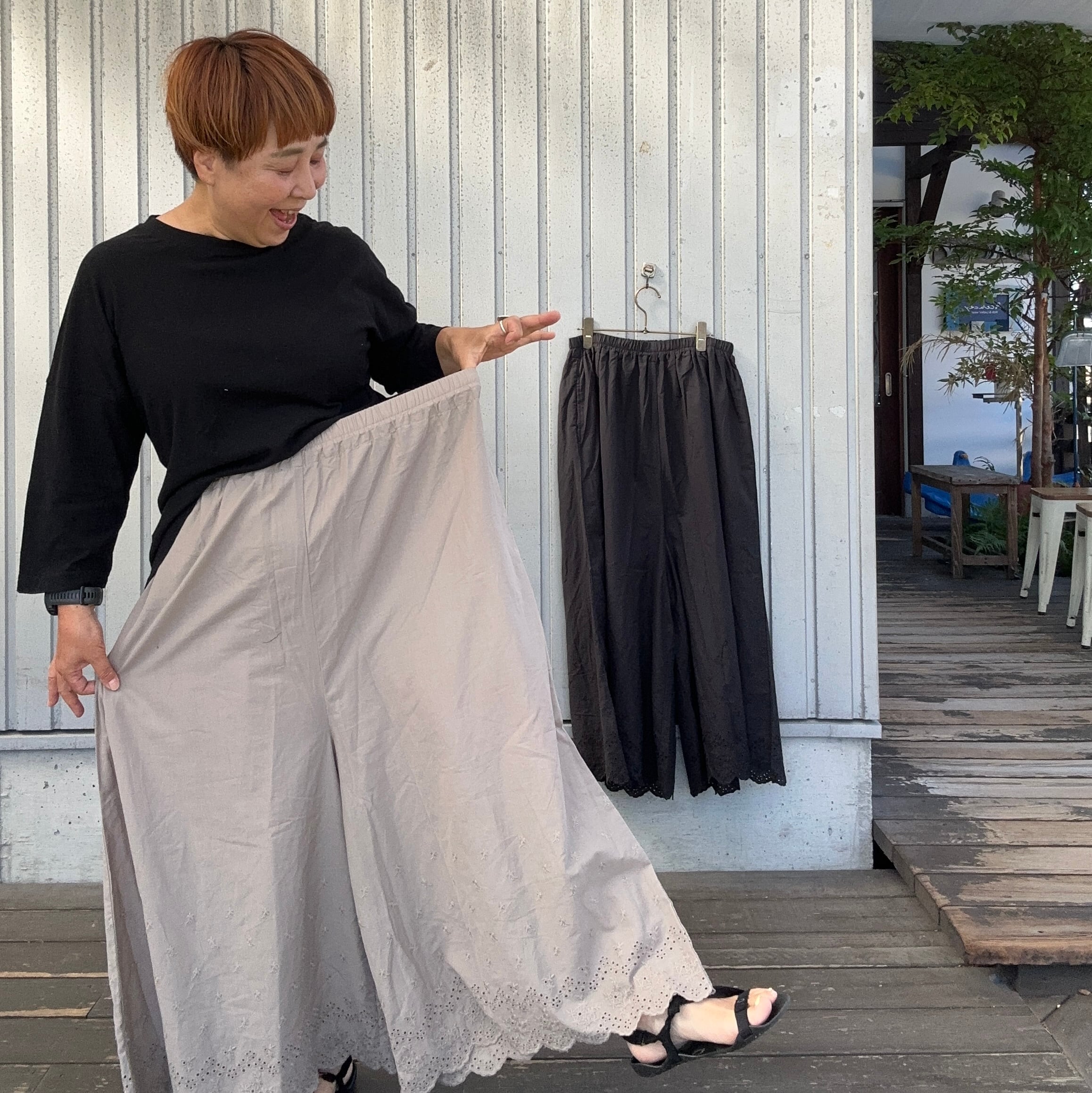 コットンスカラップ刺繍〉スカラップ刺繍フレアパンツ/ista-ire'25'AW