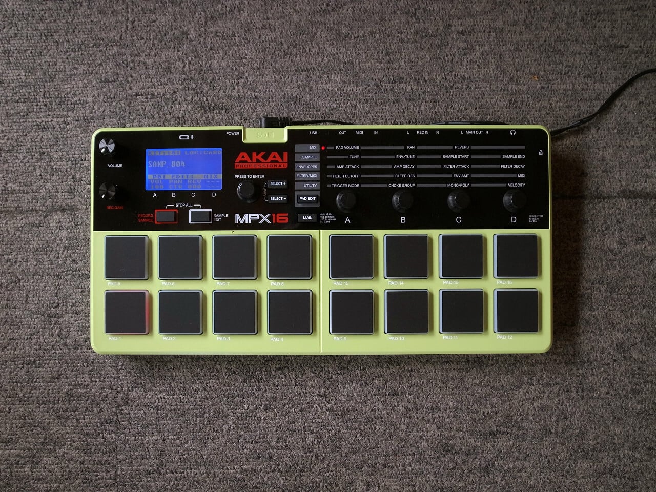 AKAI MPX 16 サンプラー