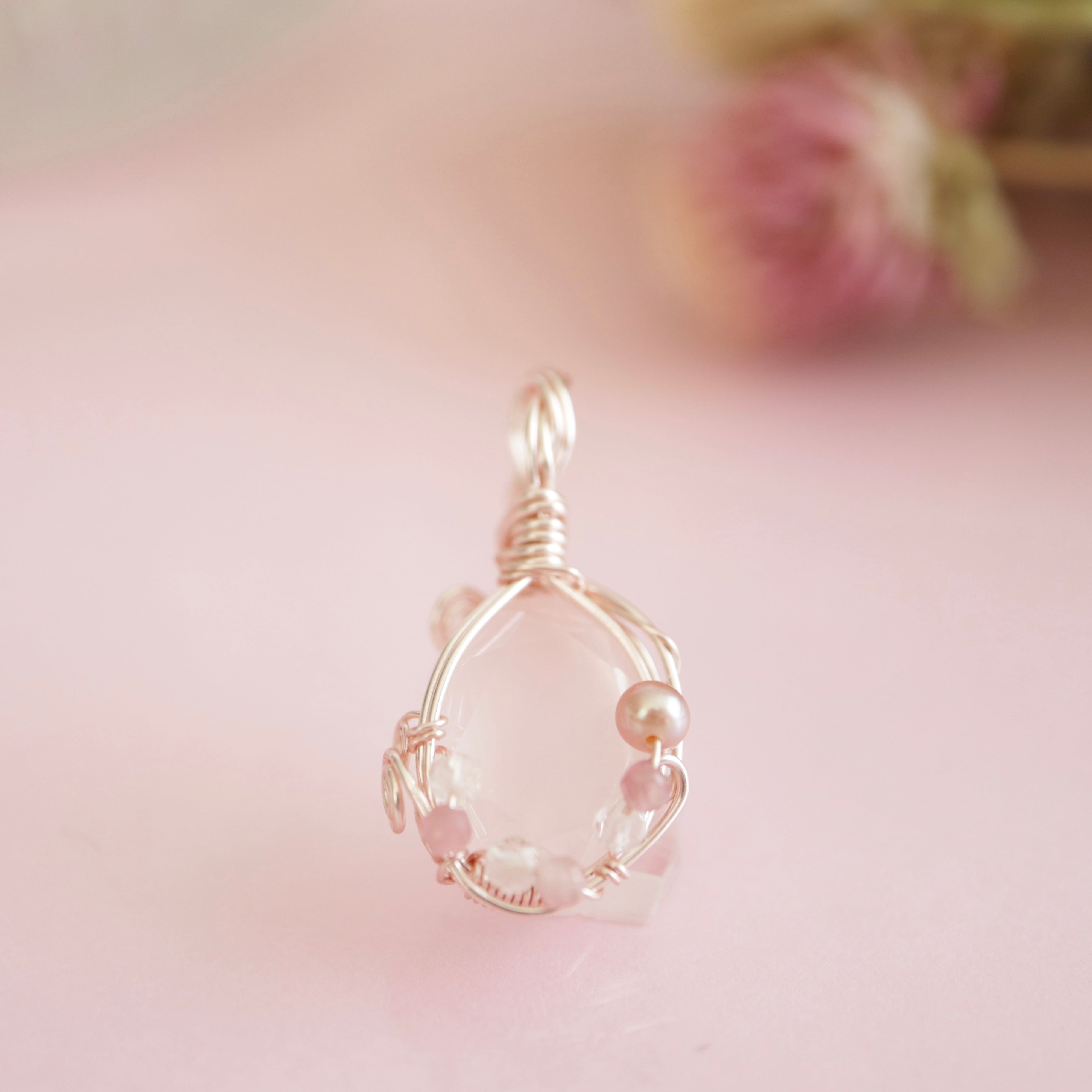 牡牛座・天秤座の守護石 ローズクォーツ 小粒 天然石 ワイヤーラッピング