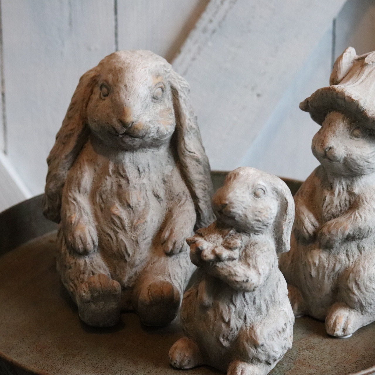 お庭の飾り　ロイップイヤーラビット座り　置き物　　