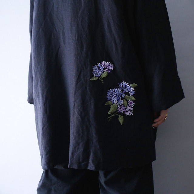 "Bob Mackie" 紫陽花 embroidery and sequin design over silhouette shirt