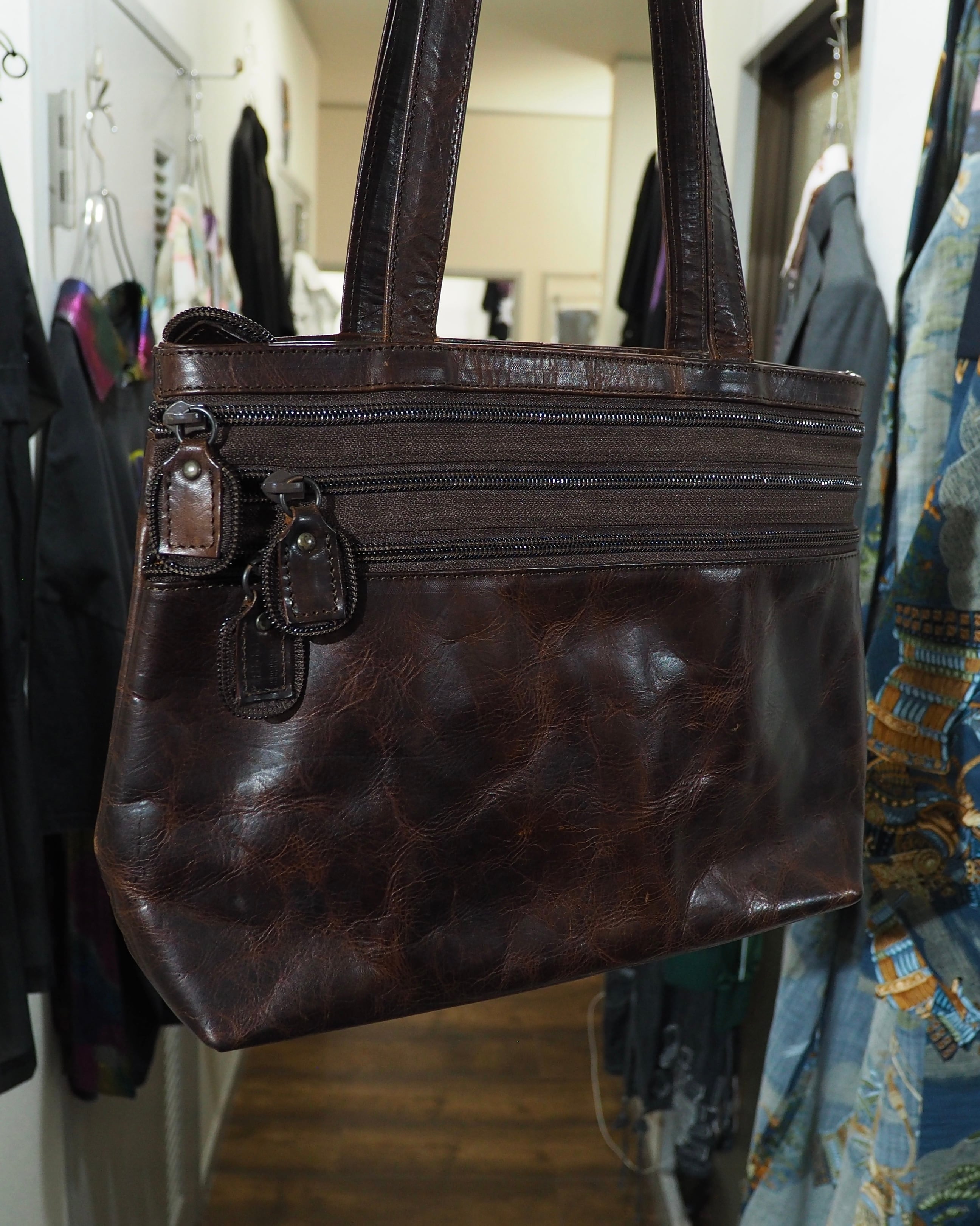 " DINNN " Three Continuing Zip Design Leather Hand Bag