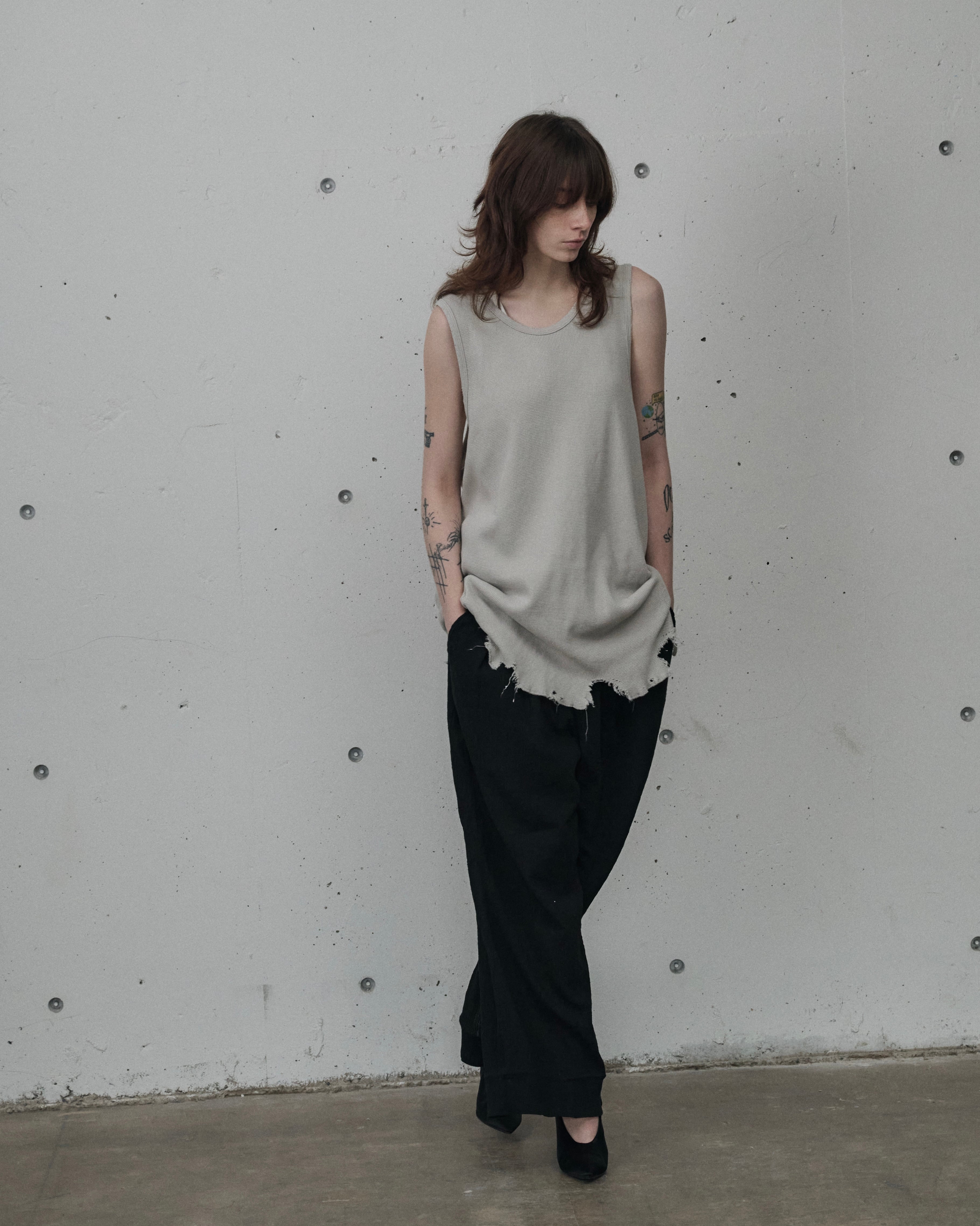 ANCELLM / DAMAGE WAFFLE TANK (GREIGE) | THE MODERN AGE
