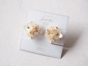 flowerピアス/イヤリング(white)