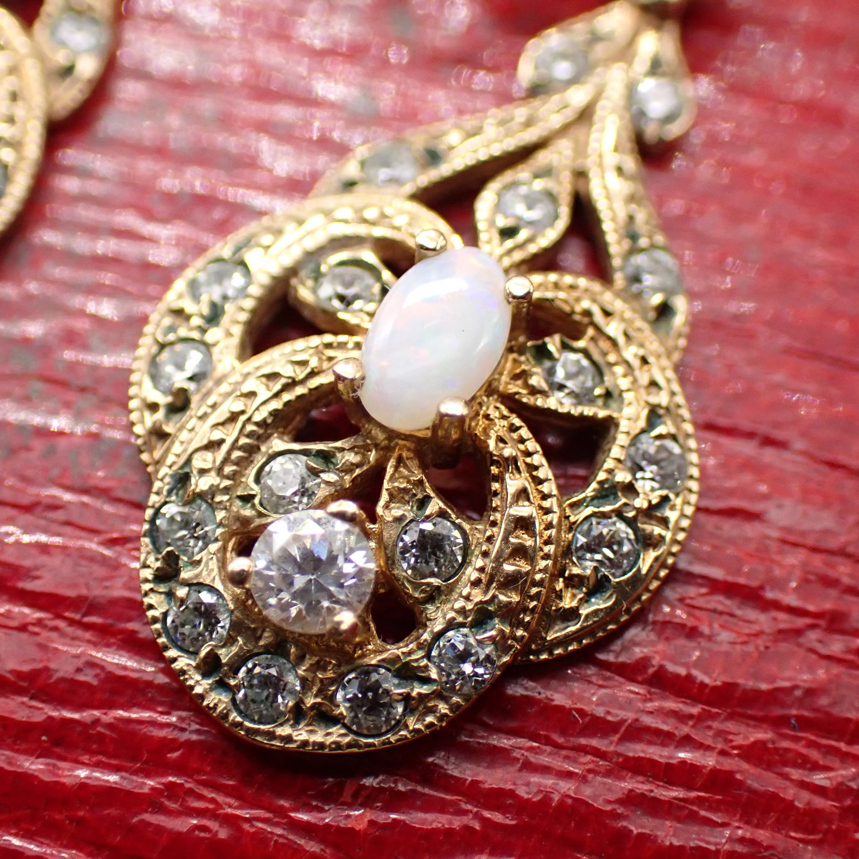 イギリス アンティーク 透かしデザイン ピアス ミル打ち K9 オパール