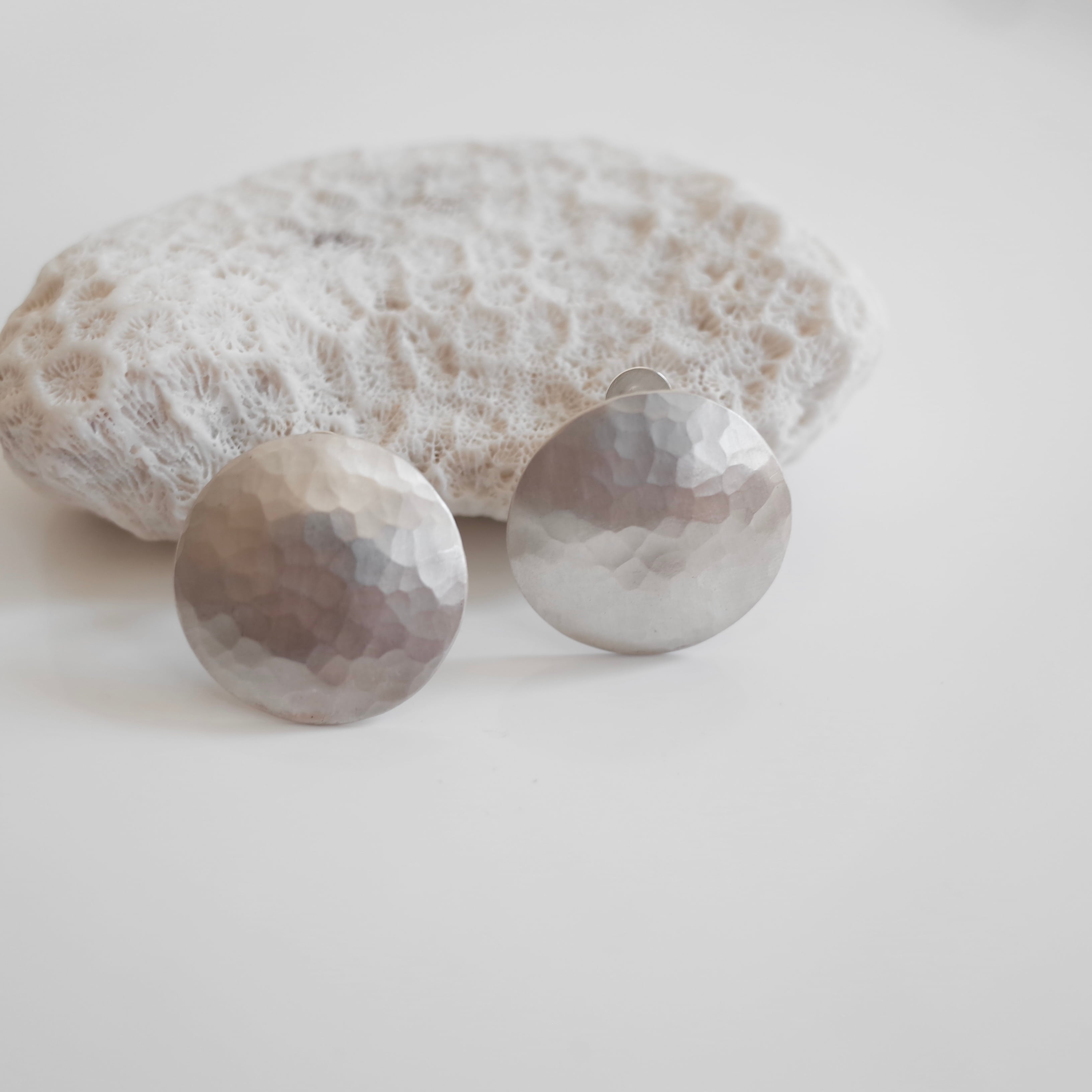 【her】silver round