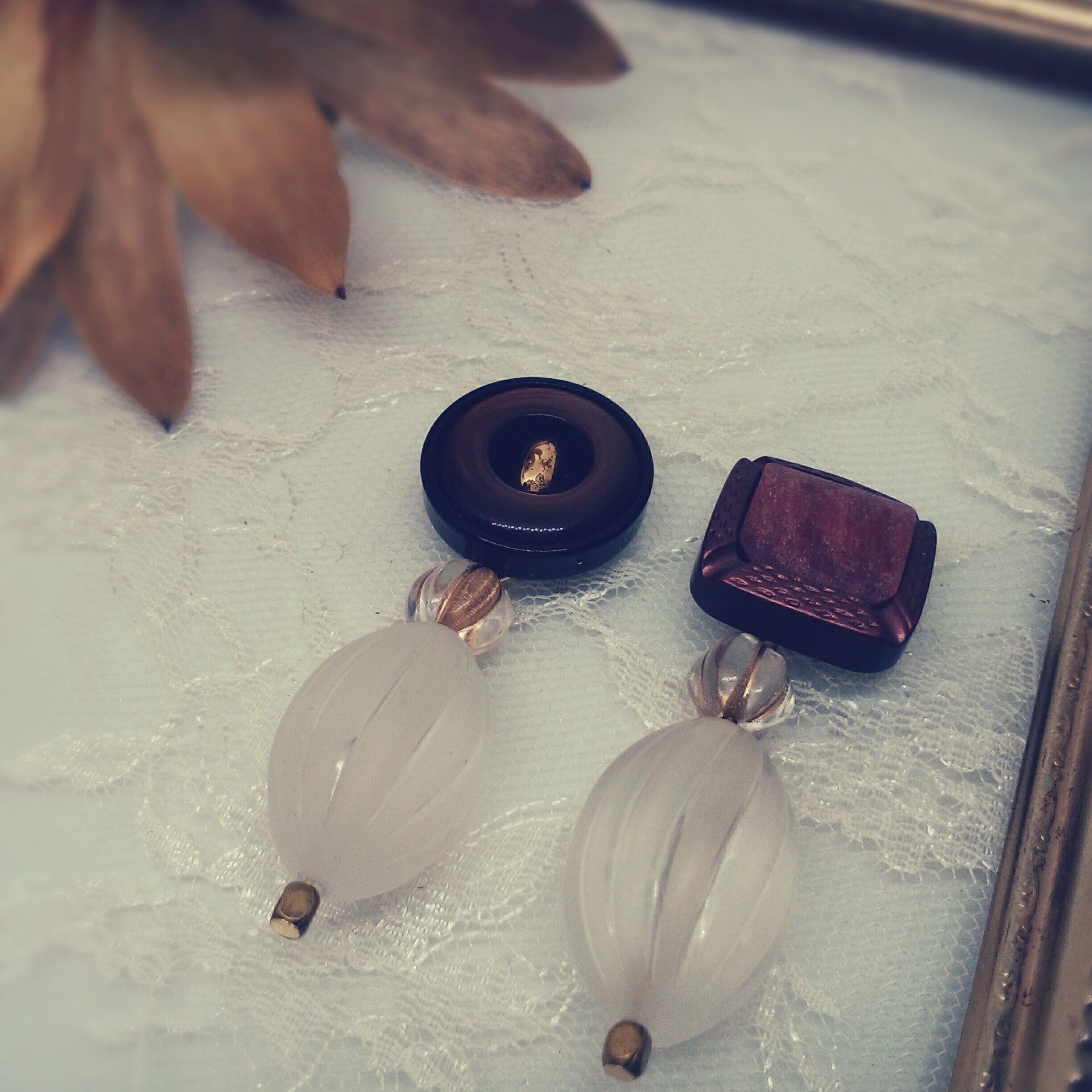【SALE】まるとしかくボタンピアスorイヤリング(vintage button)