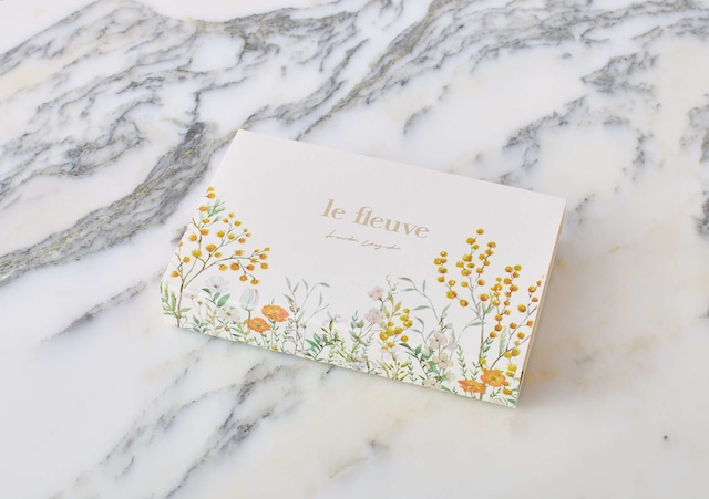 フレッシュ生ショコラ　石垣島のパイナップル