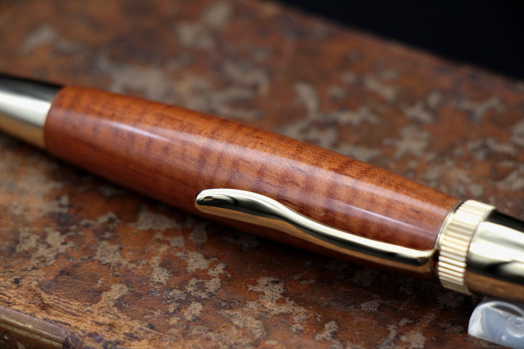 神が宿る木 ハワイアンコアカーリー 縮杢特上 グロス塗装