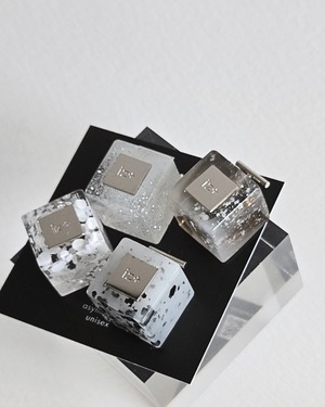 PERFUME CUBE. [white×clear×lame]