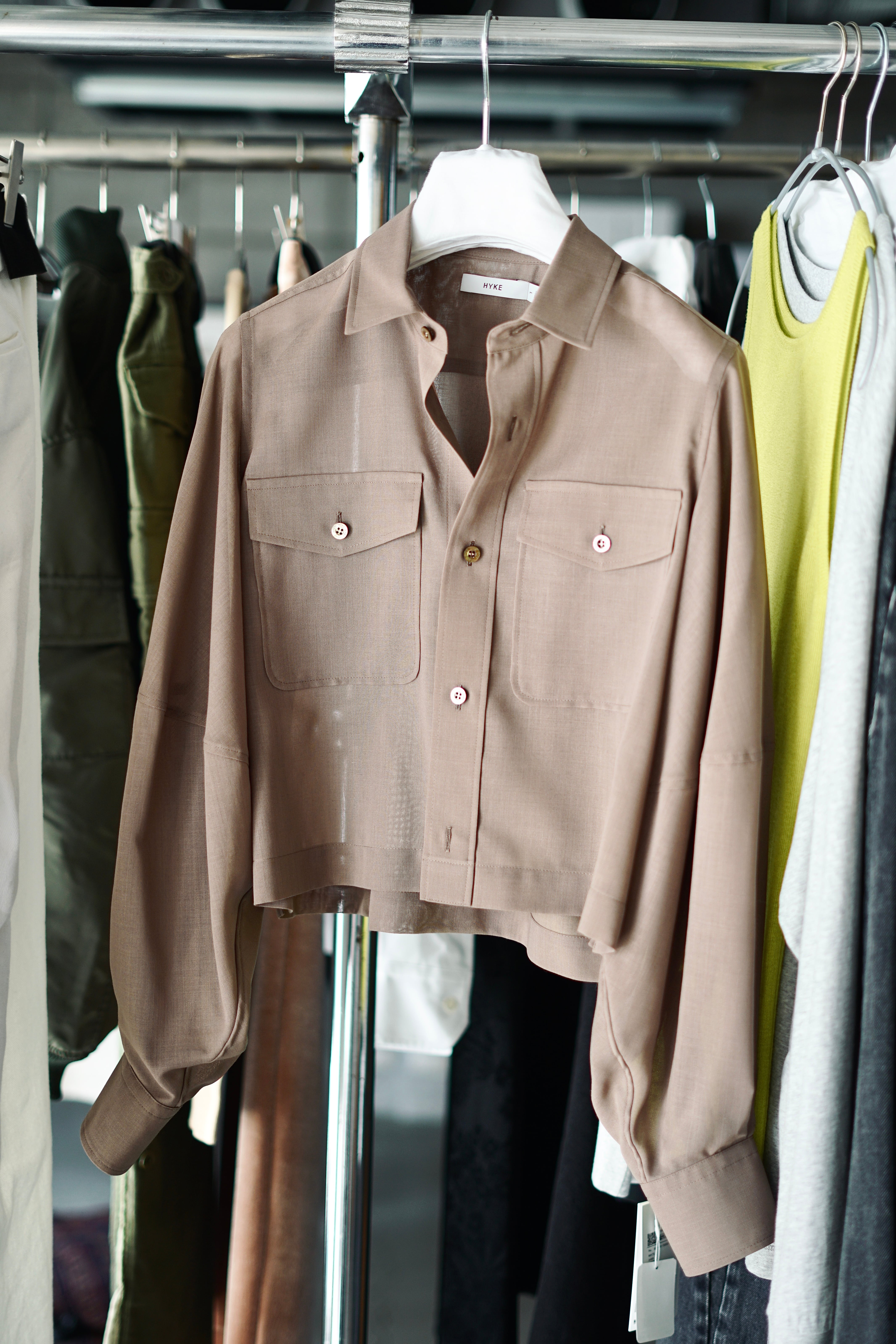 HYKE / T/W VOILE BALLOON SLEEVE CROPPED SHIRT ( BLACK , BEIGE