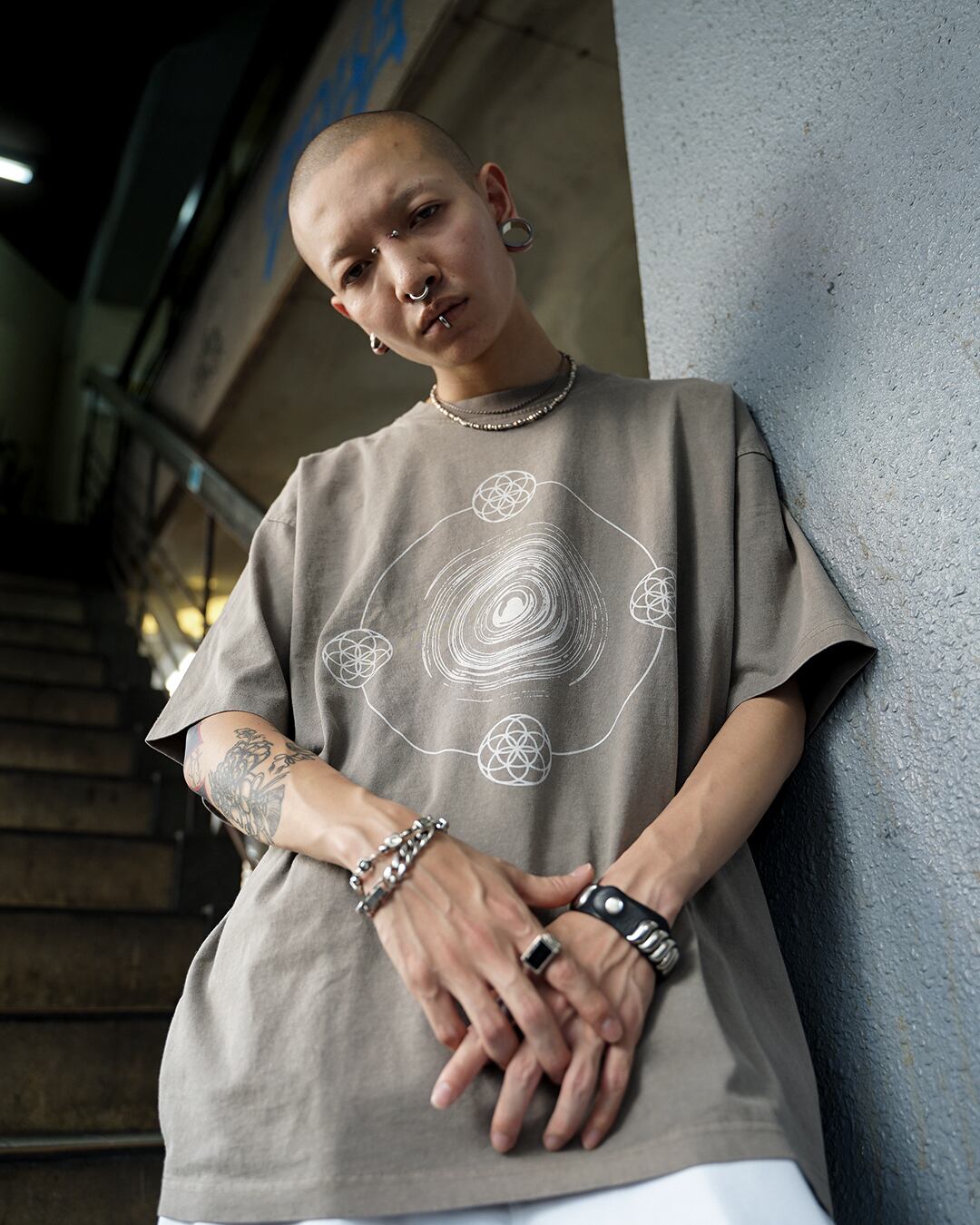 渦 Washed S/S Tee ウォームグレー | Hater Production powered by BASE