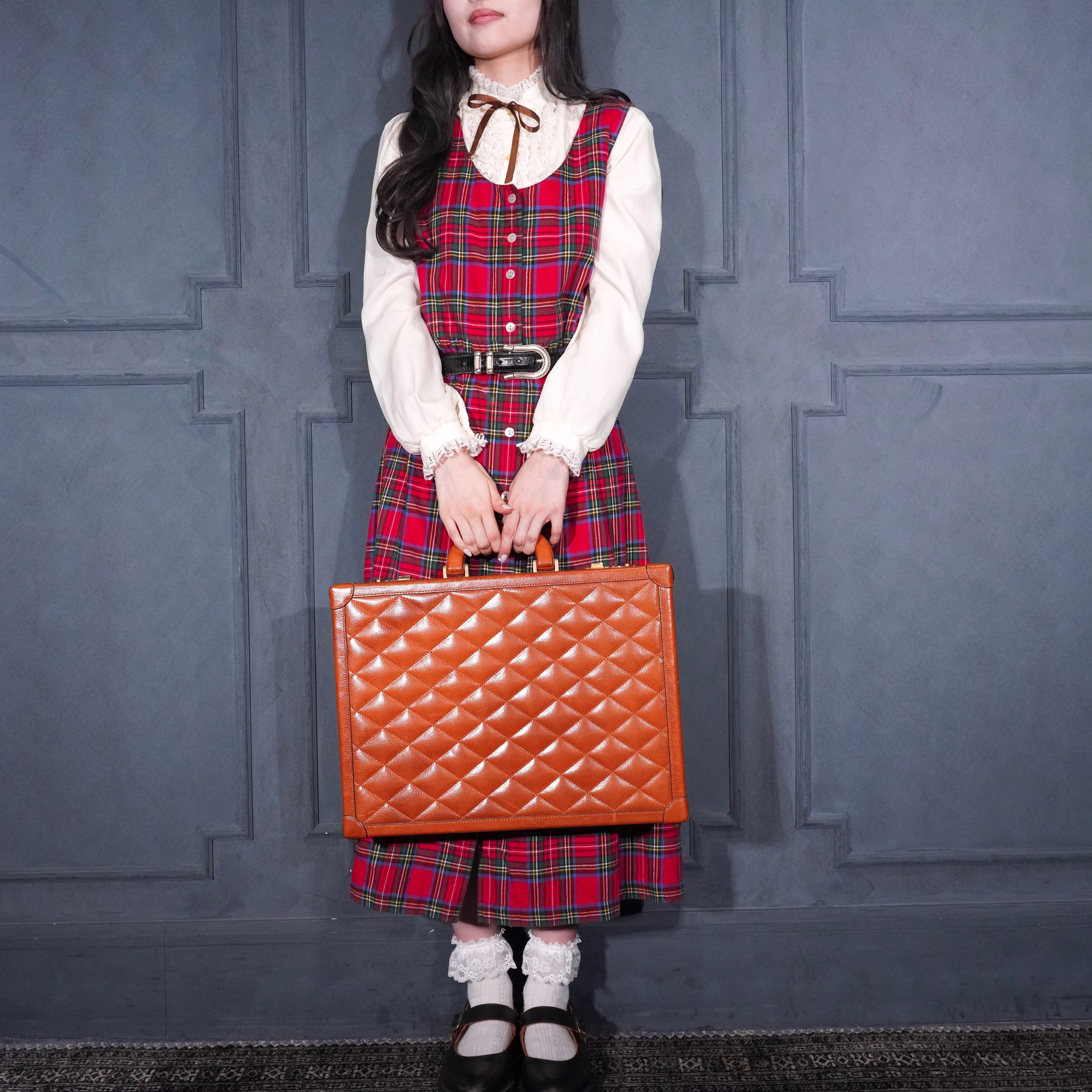 BALLY DIAMOND QUILTING STITCH DESIGN LEATHER ATTACHE CASE/バリー
