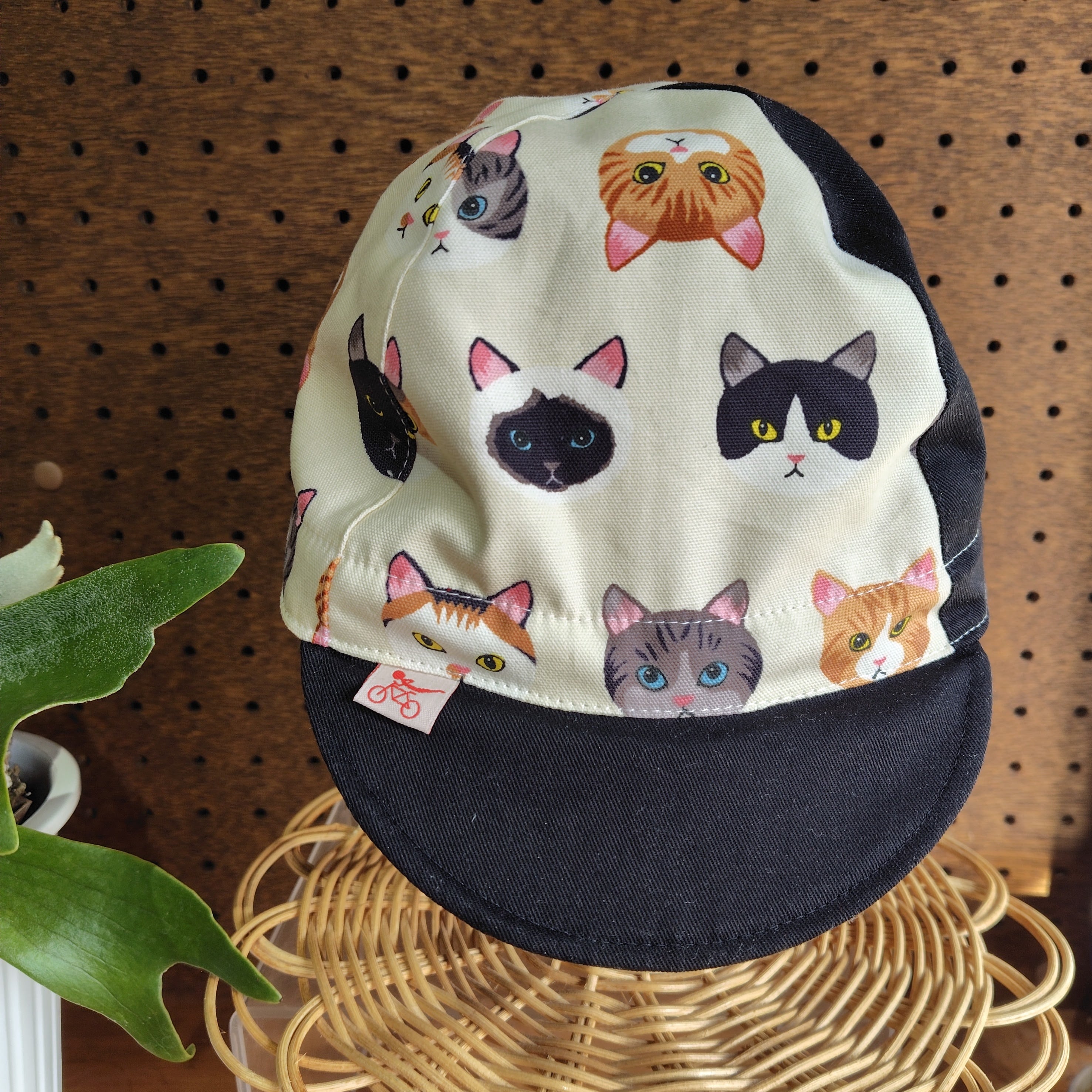 ニャンコ | Cyclone | ハンドメイドのゆるかわサイクルキャップ