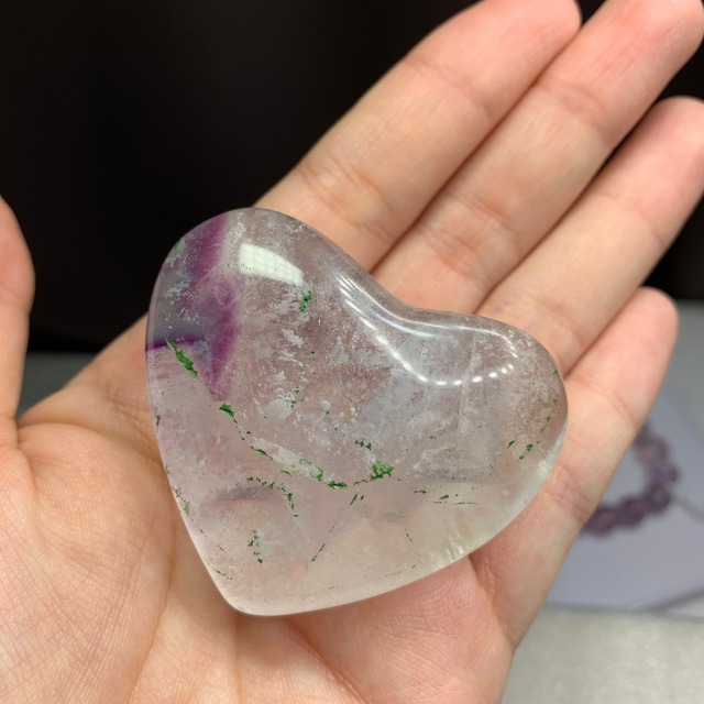 72 珍しい✩カラーレスハートフローライト