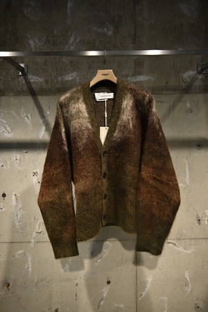 【26AW | MEN】Feng Chen Wang フェンチェンワン / ニット / Brown-to-Green Gradient Cardigan FUF22KT13