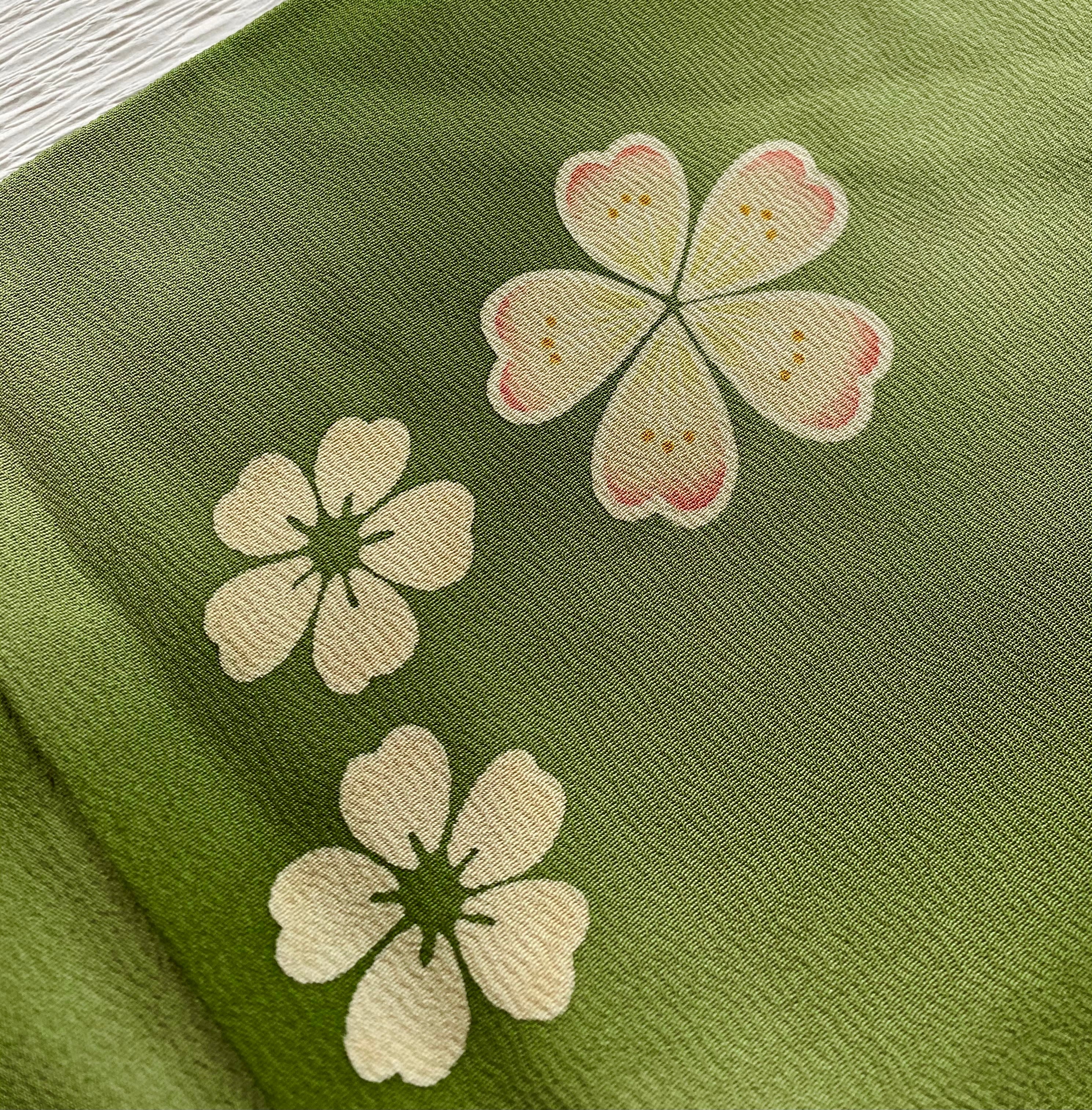 ふき綿仕立ての桜の小紋〉黄緑 個性的 和装 | 和小物 あかりや