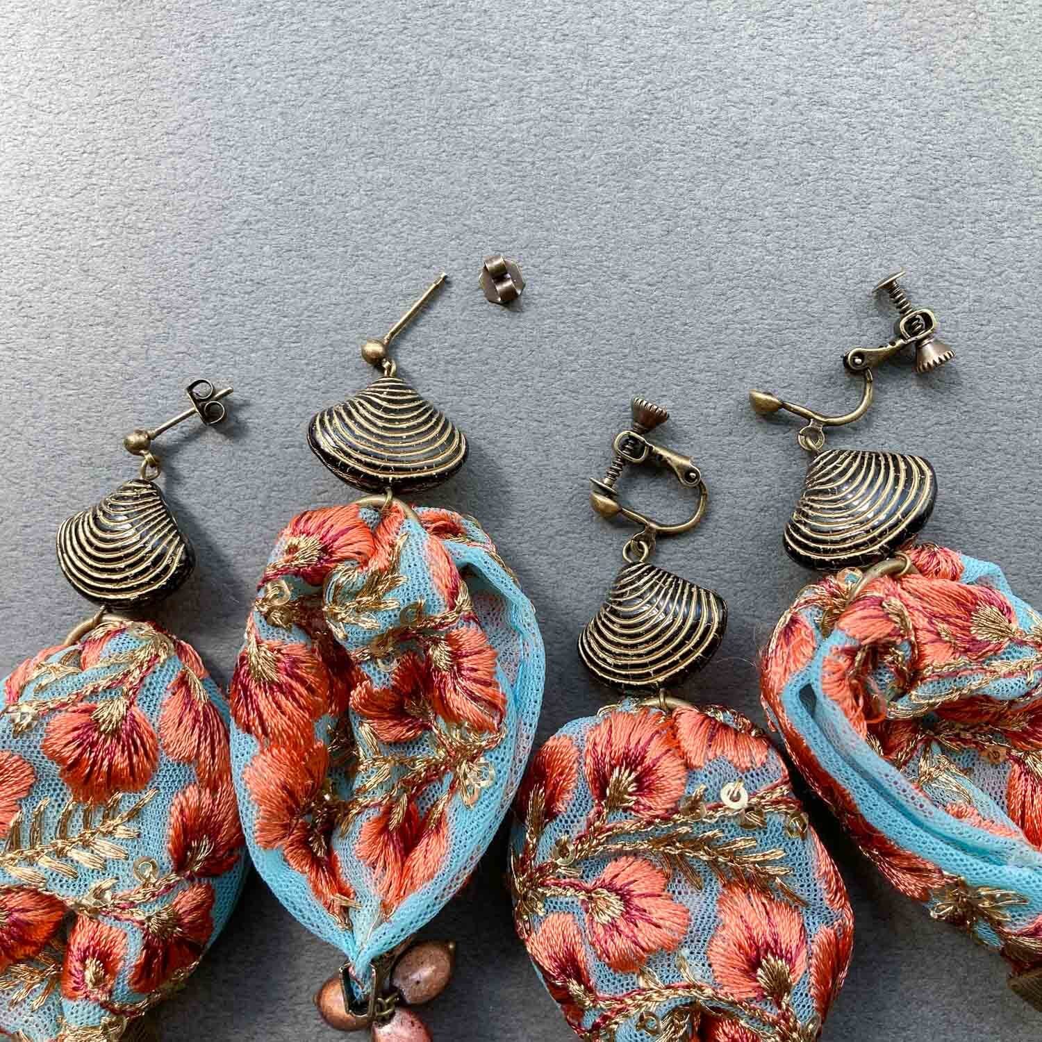 水色×ピンクの刺繍リボンと貝風チェコビーズの〈ピアス/イヤリング