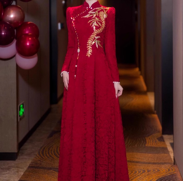 ロングドレス チャイナドレス ドレス ウェディング パーティー 結婚式 披露宴 演奏会 発表会 衣装 コスプレ コスチューム 謝恩会 ラウンジ クラブ ロング 長袖 ストレート 細身 レース キラキラ ラグジュアリー 可愛い きれいめ 大人可愛い 上品 おしゃれ アジアン キュート エレガント 主役級 存在感 クラシック 清楚 ゴージャス 華やか クラシカル イベント 教会 チャペル 高見え 格上げ プチプラ 中国 春 夏 秋 冬 シーズンレス 2XL 3XL S M L XL 大人カラー バーガンディ