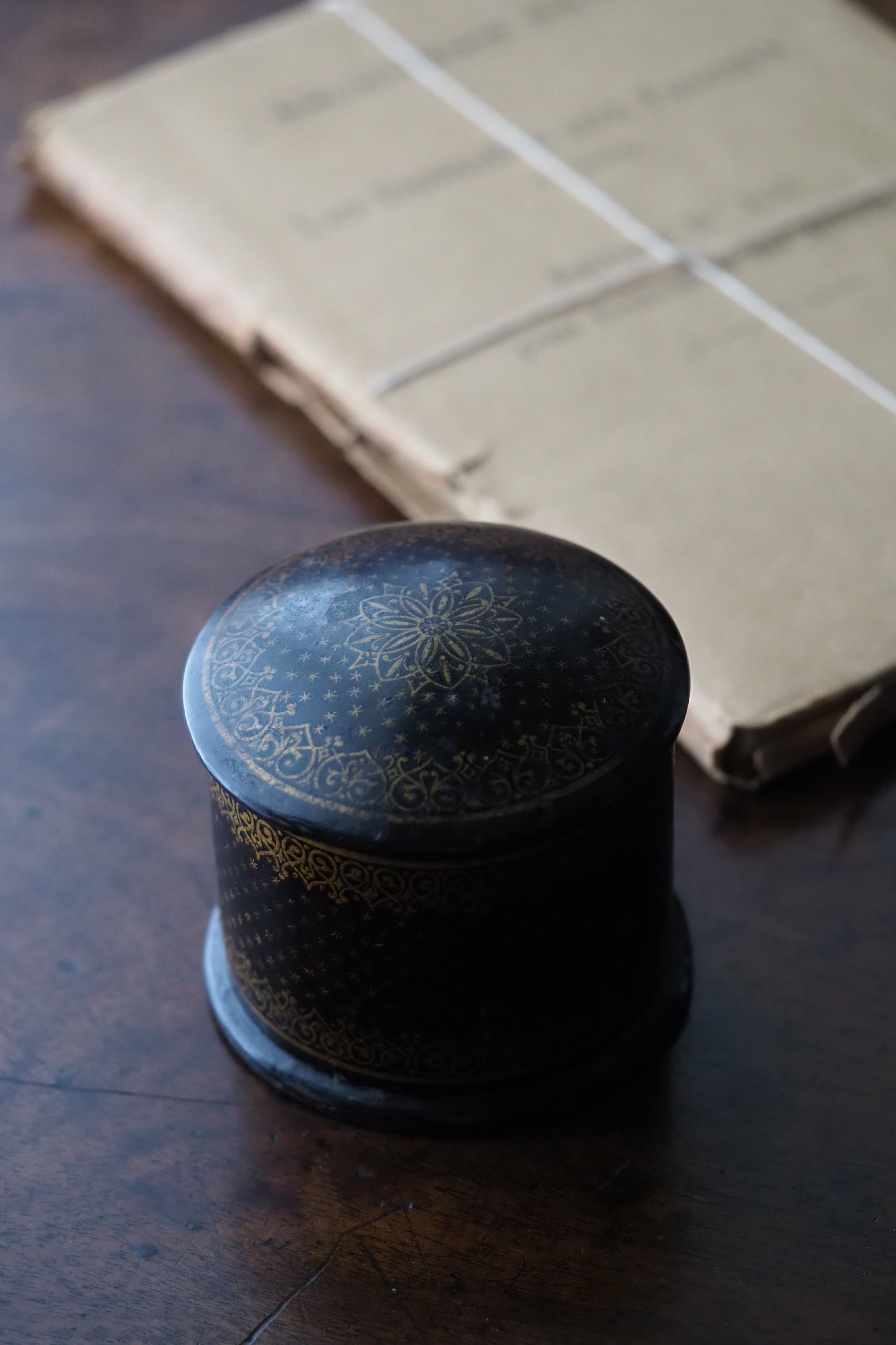 パピエマシェパウダーケース-antique papier mache powder case