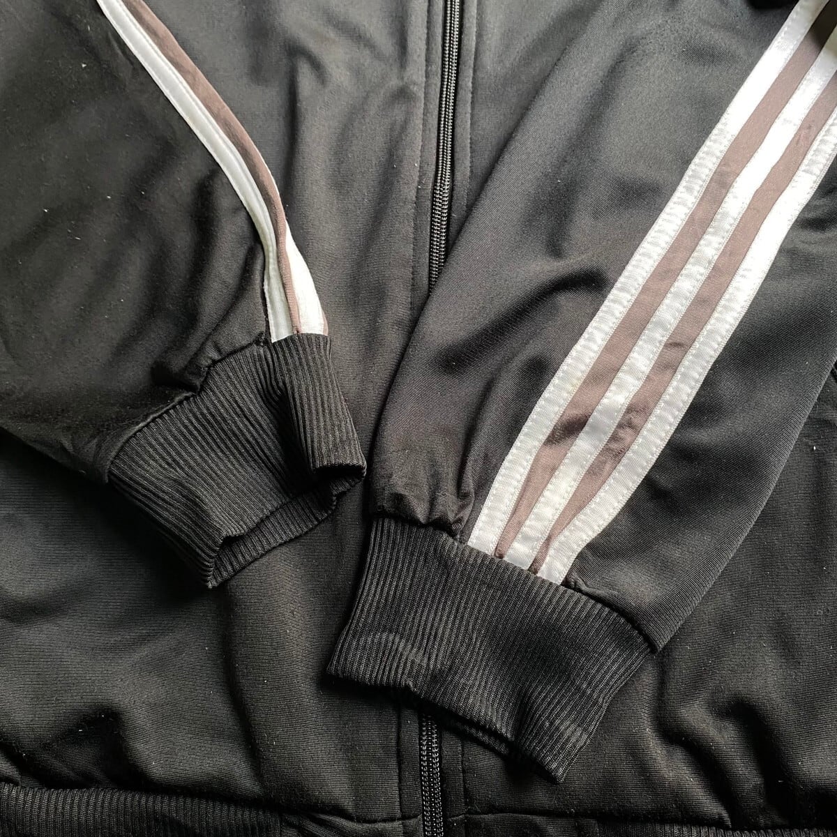 90sアディダストラックジャケット古着刺繍ロゴグレーウォームアップXL
