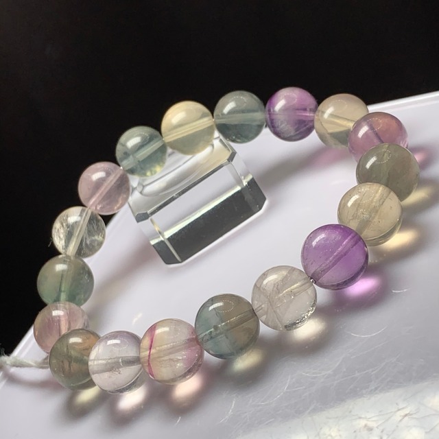 N.no4.透明度有り、珍しい色合いフローライトブレスレット