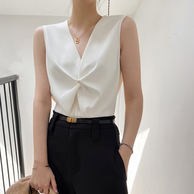 レディース トップス シャツ ショート ノースリーブ Vネック ストレート シフォン 大人可愛い きれいめ 上品 おしゃれ かっこいい ラフ ガーリー クール エレガント 存在感 フォーマル 都会的 ロマンティック セクシー 無地 春 夏 通勤 デート お出かけ お泊まり パーティー イベント 旅行 レストラン 女子会 休日 ホテル ショッピング コンサート ライブ カフェ 韓国 コーデ 楽ちん プレゼント モテ インスタ映え S M L ホワイト