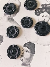 フランス 1900s 幾何学の黒花とgalalithe製ボタンセットb アンティーク