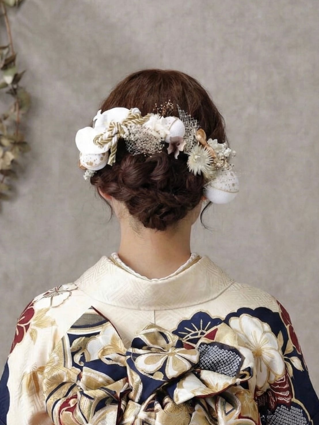 【胡蝶蘭髪飾り】清楚で凛とした胡蝶蘭髪飾り ホワイト ウェディング 袴 振袖 成人式 ヘアドレス ヘアパーツ プリザーブドフラワー ドライフラワーフラワー k-0011