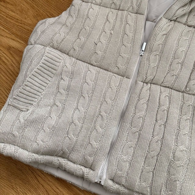 ケーブルパフクラシックニットベスト   R01277