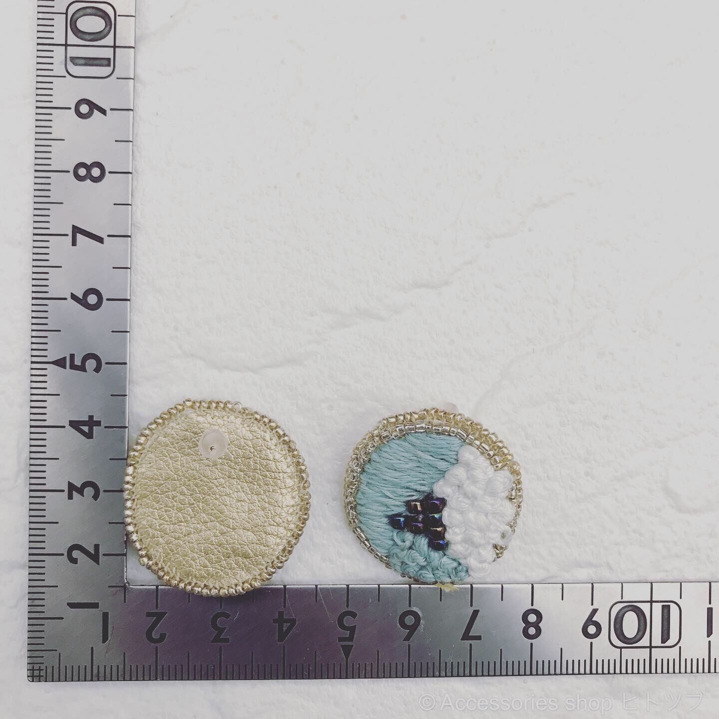 0184:snow×ice くすみブルーのスタッドピアス