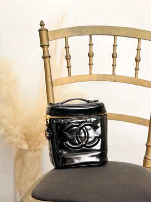 CHANEL シャネル ハンドバッグ ブラック ココマーク エナメル バニティ  