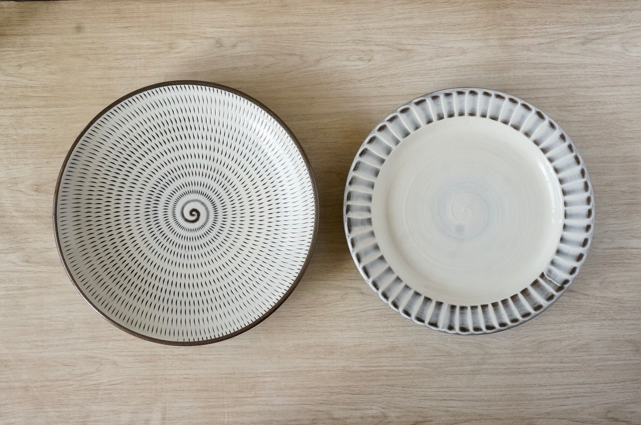 小石原焼　蔵人窯　リム付き洋皿（大）刷毛目　②　[29-467]