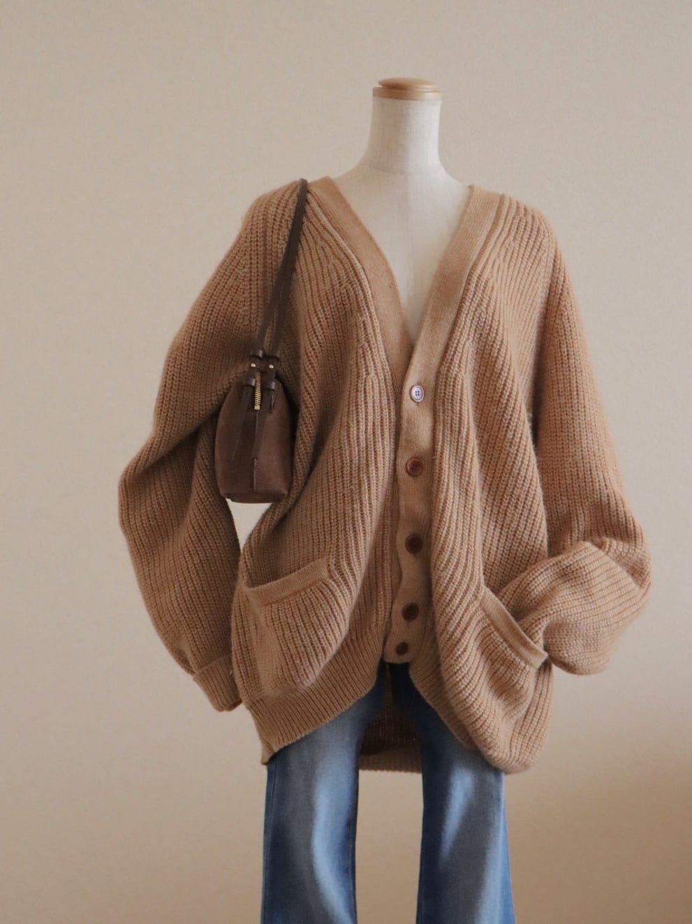 ●camelhair beige color chunky knitted cardigan