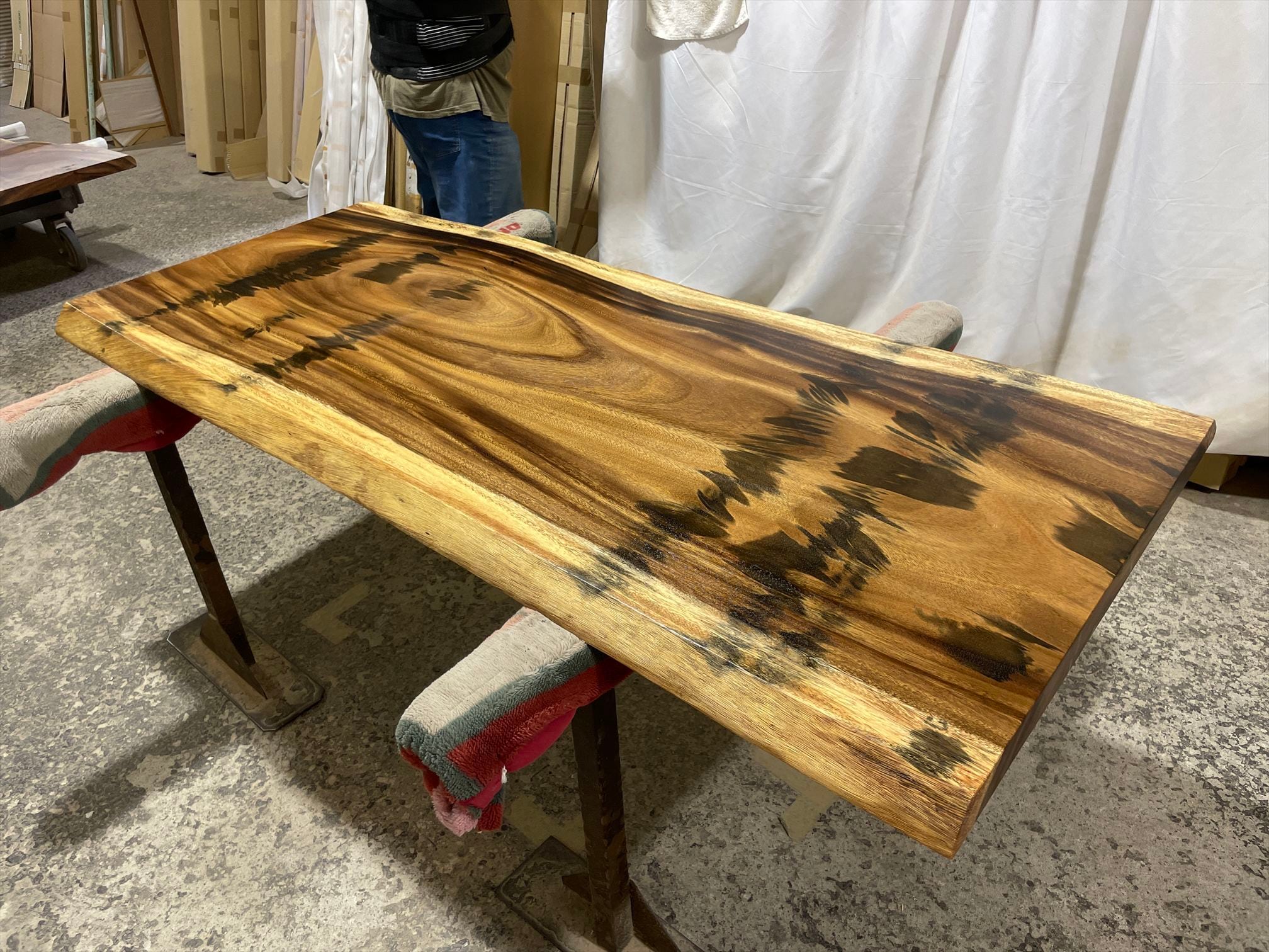 【一枚板】モンキーポッド／テーブル モンキーポッド9088 一枚板無垢 乾燥材 1690x780-720x50mm