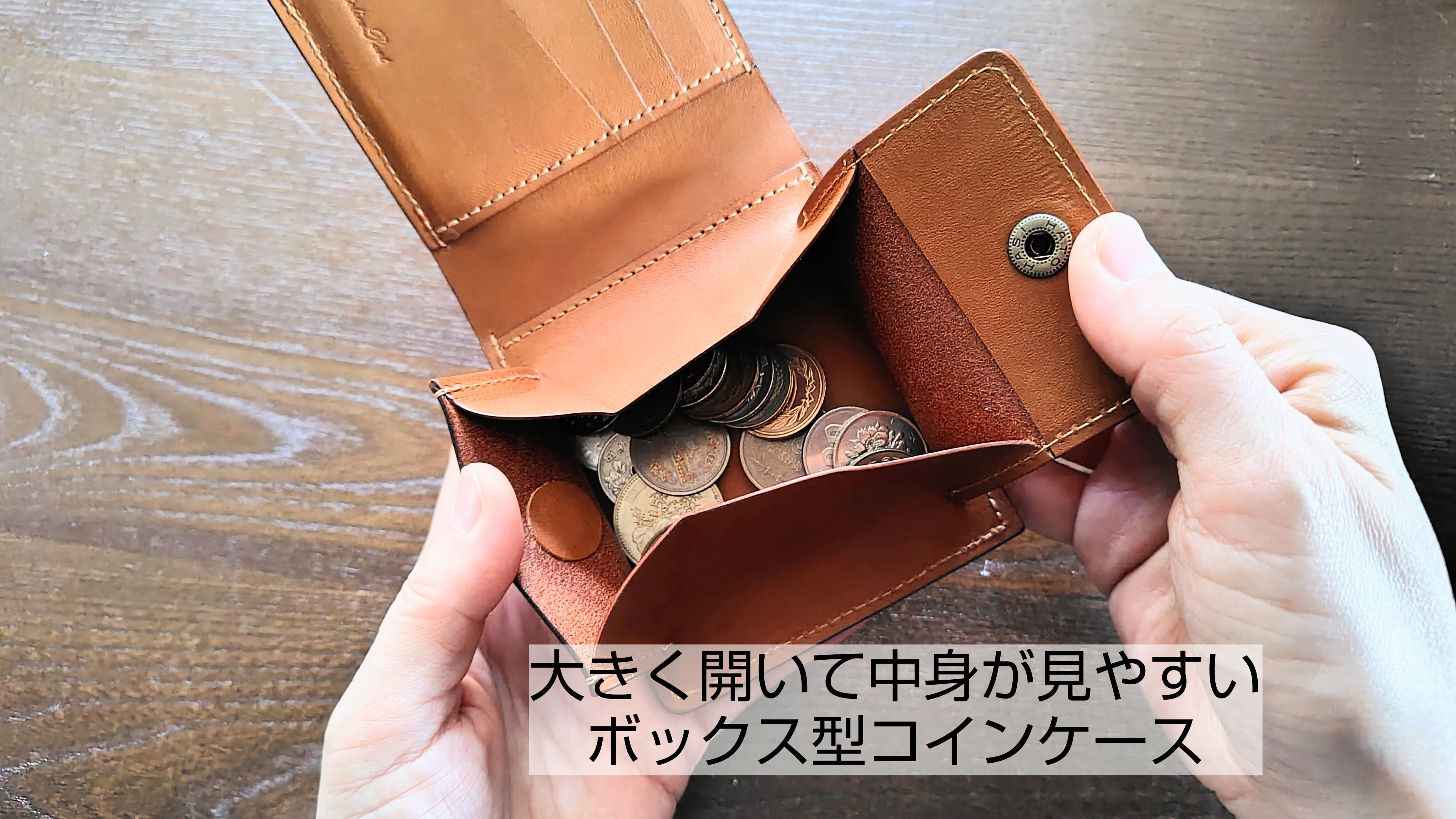 ポケットサイズで驚きの収納力】ボックス型小銭入れ付き 二つ折り財布