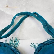 ベリーダンス オリエンタル 衣装 グリーン系 ベラ Bella ラインストーン スパンコール 緑 黒 レース 豪華 装飾 華やか ダンス衣装 アーム飾り 腕飾り チョーカー キラキラ 煌びやか セクシー ブラック系