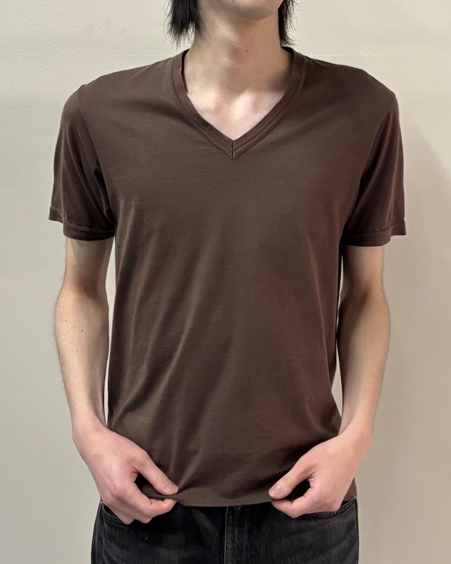 【GUCCI】v-neck t-shirt