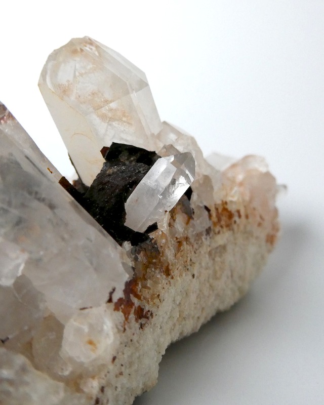 Quartz Cluster クォーツクラスター ⭓ 黄土の氷華 ⭔ MINERAL・原石＆鉱物