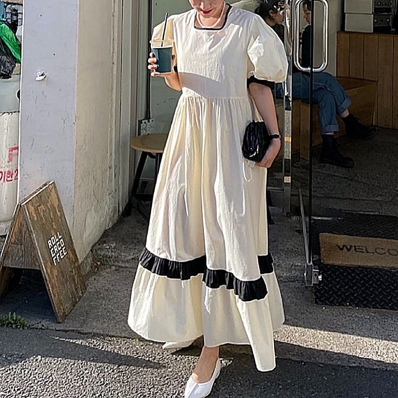 送料無料 2色 ワンピース レディース ロングワンピ ロングスカート ミモレ丈 裾フレア パフスリーブ スクエアネック ギャザー おしゃれ 大人可愛い 半袖 フレアワンピース 個性的 レトロ ガーリー ゆったり 襟なし 華やか クリーム色 水色 ライトブルー バイカラー
