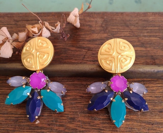 【SALE】レトロボタンとカラフルビジューのピアス