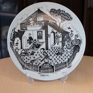 ンマークの家庭用品専門店Imerco　50周年記念プレート　Nymølle（ニモール）窯 　ビョルン・ヴィンブラッド（Bjørn Wiinblad）デザイン　ファミリー　1978年
